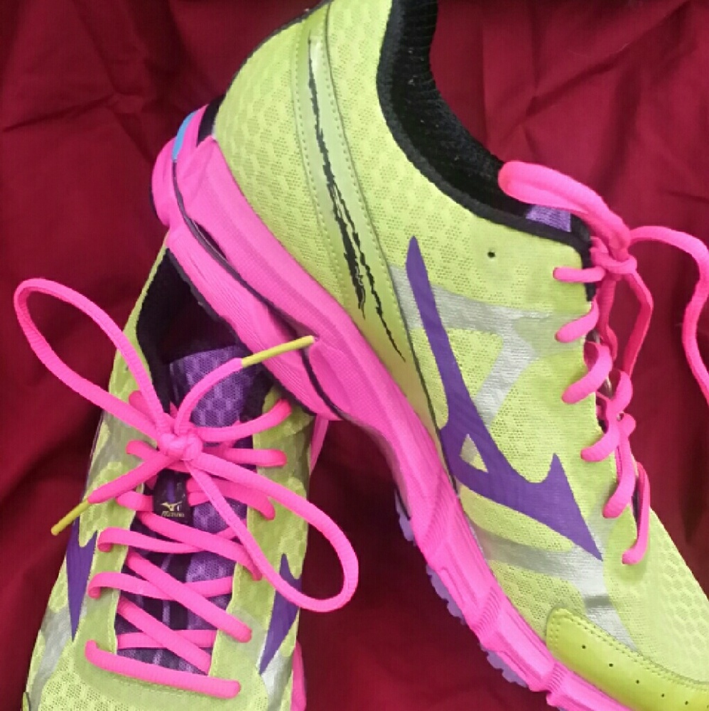 Mizuno wave rider sneakers