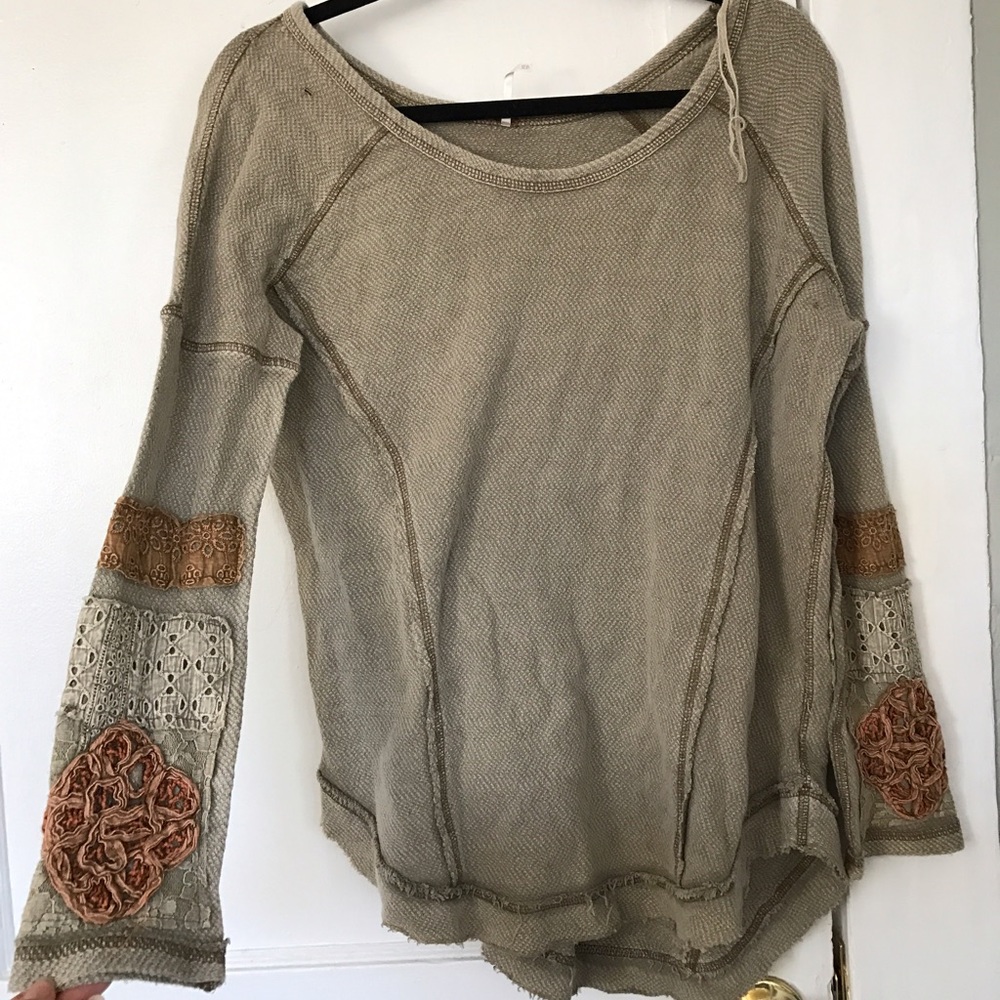 FREE PEOPLE distressed detailed long sleeve! Sz XS