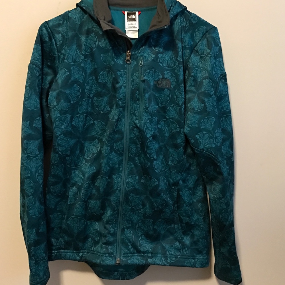 PRACTICALLY NEW LIGHTWEIGHT NORTH FACE JACKET!