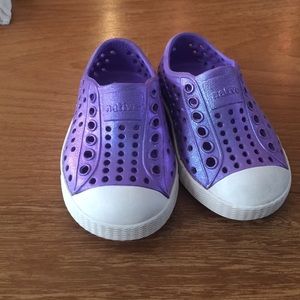 Native Jefferson Kids Shoe in Purple Iridescent