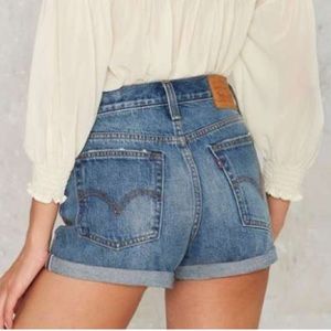 ☀️Levi's Wedgie Fit Denim Shorts☀️ - Golden West