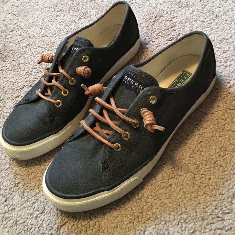 ***PRICE DROP***** Sperry top sider sneakers