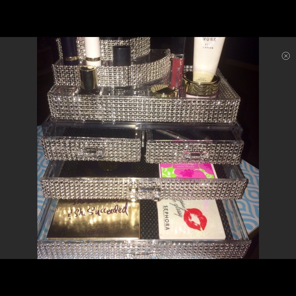 Makeup organizer