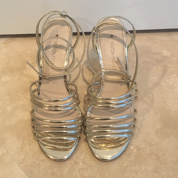 Metallic strappy low wedge - Picture 2 of 4