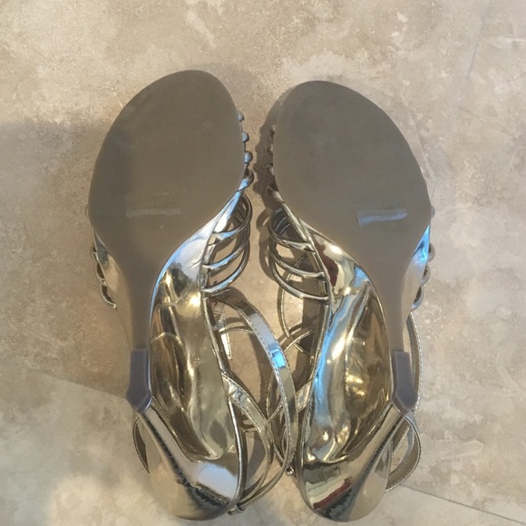 Metallic strappy low wedge - Picture 3 of 4
