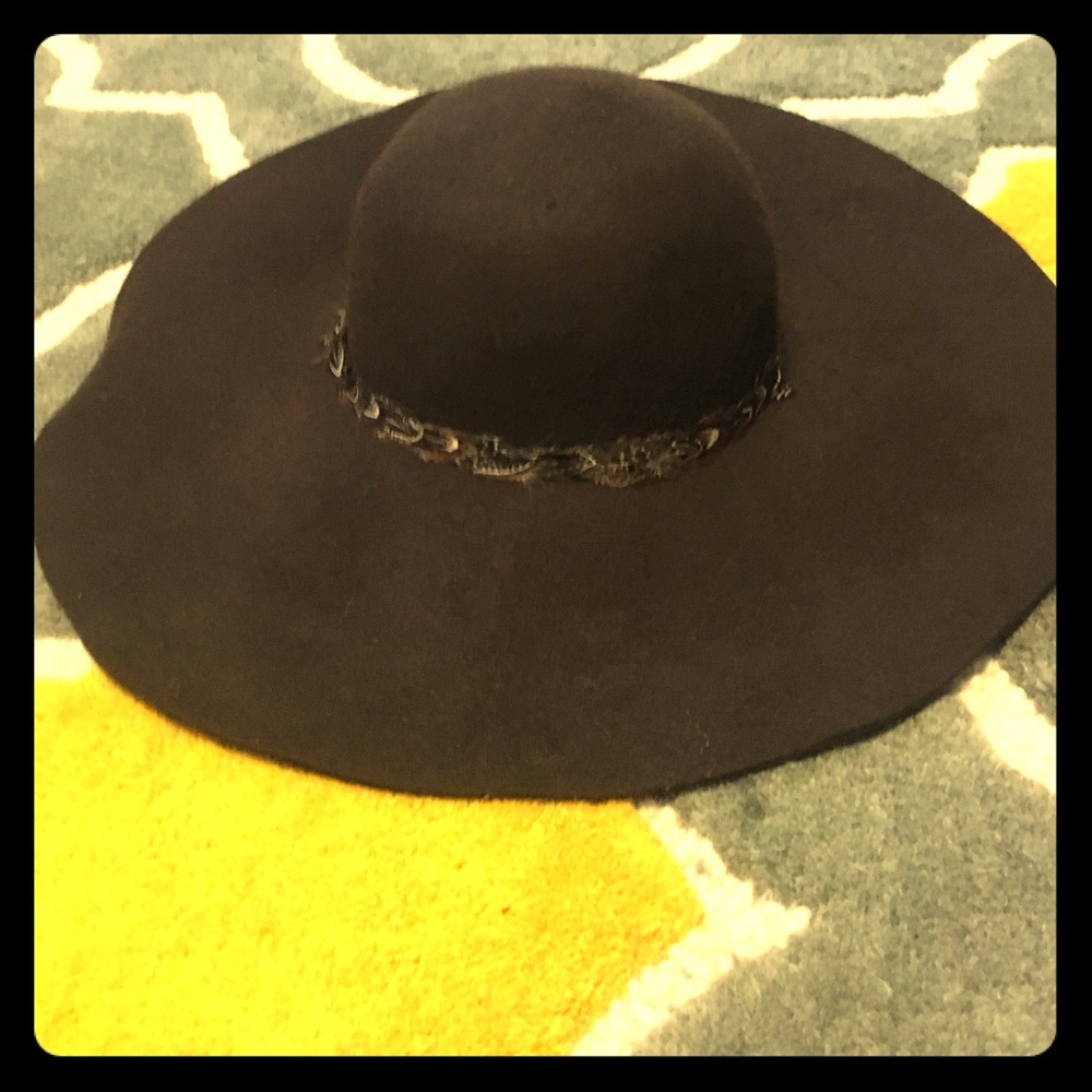 Big feathered floppy hat!