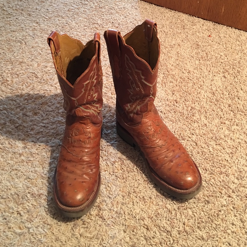 Lucchese 2000 Ostrich Full Quill round toe boots