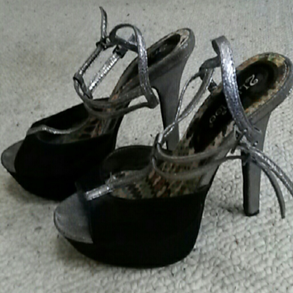 Black and silver stiletto