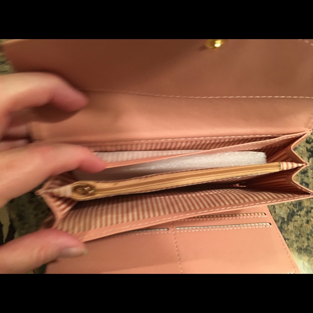 💕☃️ FINAL PRICE DROP.......SPRING LADIES WALLETS - Picture 7 of 8