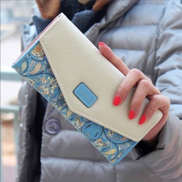 💕☃️ FINAL PRICE DROP.......SPRING LADIES WALLETS - Picture 4 of 8