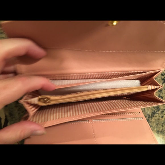 💕☃️ FINAL PRICE DROP.......SPRING LADIES WALLETS - Picture 7 of 8