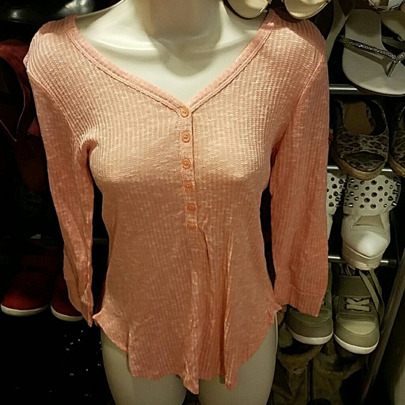 Special $! Nwt 3 quarter sleeve button down top. - Picture 3 of 4