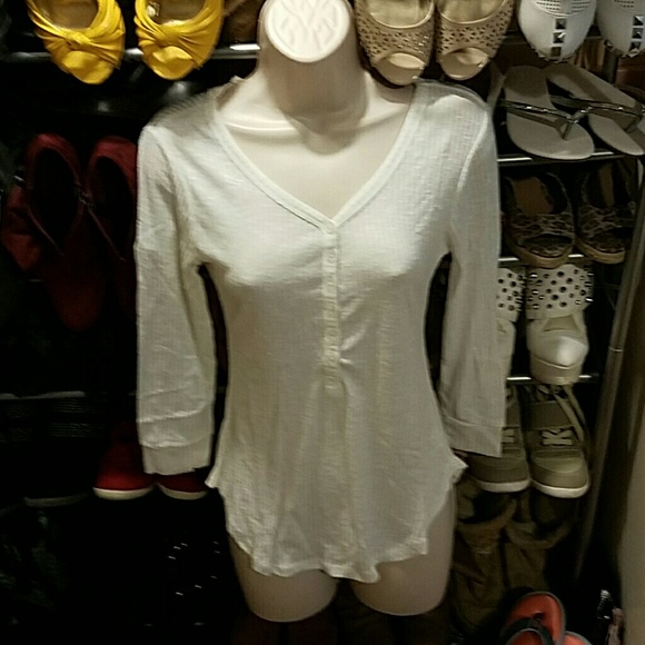 Special $! Nwt 3 quarter sleeve button down top. - Picture 4 of 4