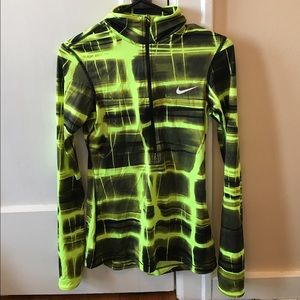 Nike half zip size small