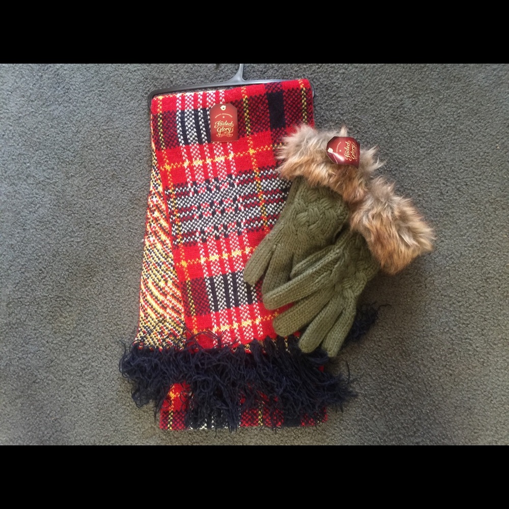 Scarf and gloves bundle!