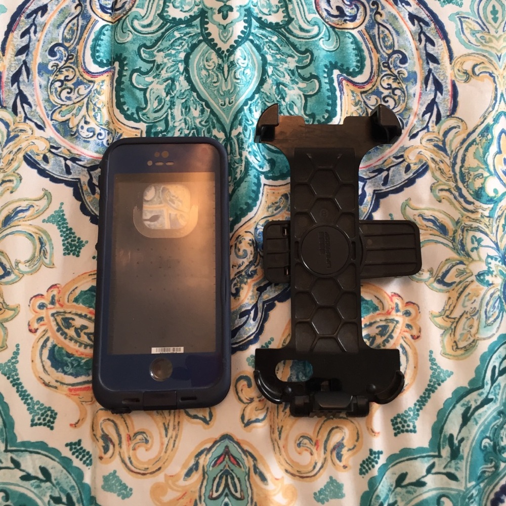 iPhone 5/5s life proof case with clip