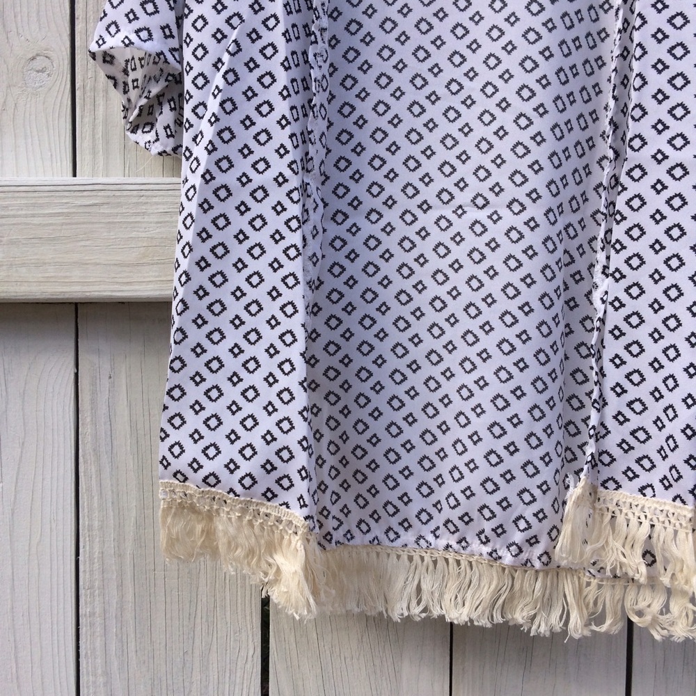 New Black and White Geometric Fringe Kimono - Picture 3 of 4