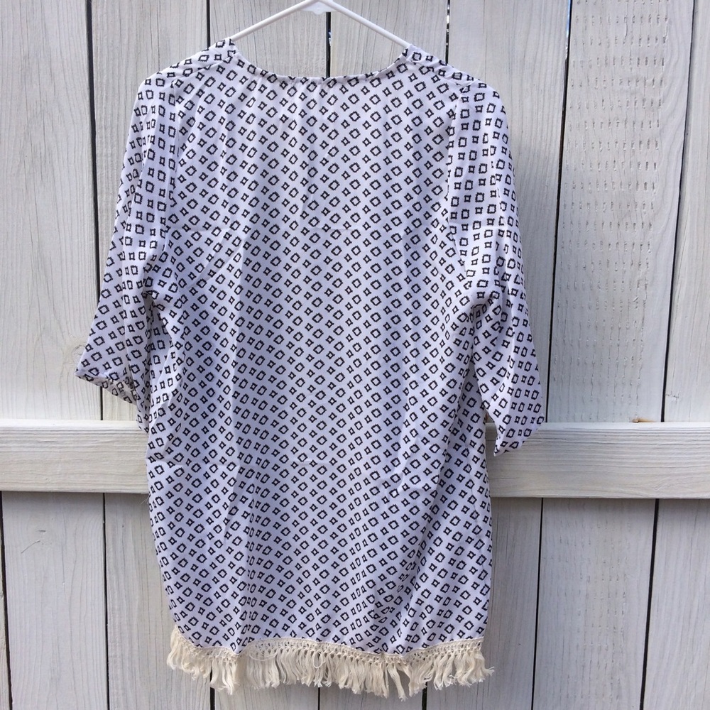New Black and White Geometric Fringe Kimono - Picture 4 of 4