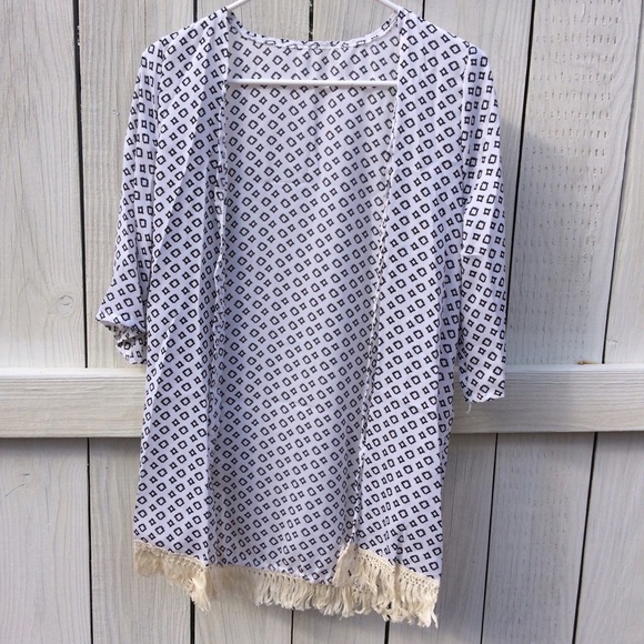 New Black and White Geometric Fringe Kimono - Picture 2 of 4
