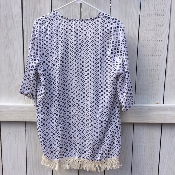New Black and White Geometric Fringe Kimono - Picture 4 of 4