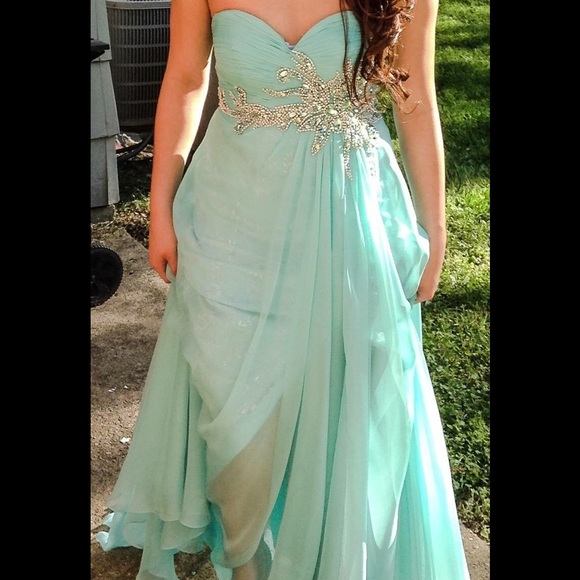 Prom dress - Picture 1 of 4