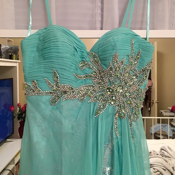 Prom dress - Picture 2 of 4