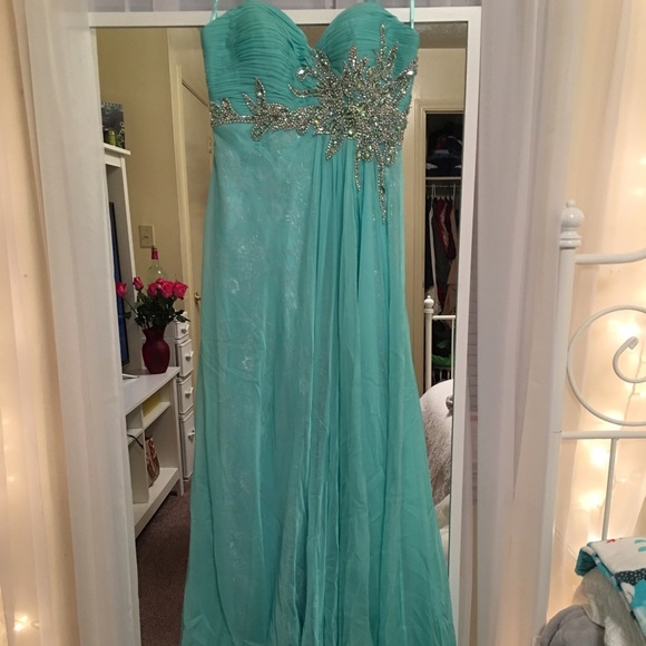 Prom dress - Picture 3 of 4