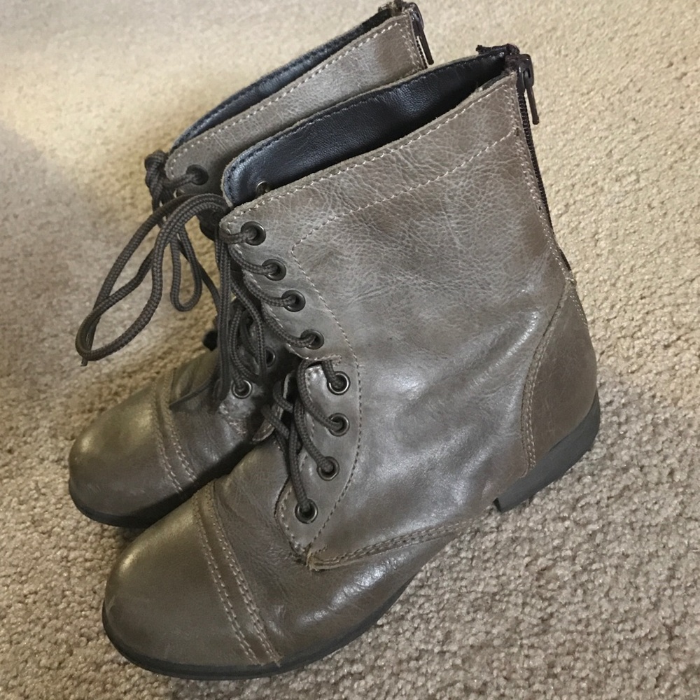 Steve Madden Troopa boots stone leather