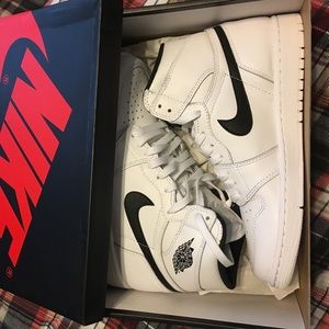 Air Jordan 1 Retro Size 8 Mens white/black/white