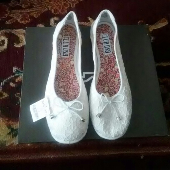 Shoes - Cute little white flats
