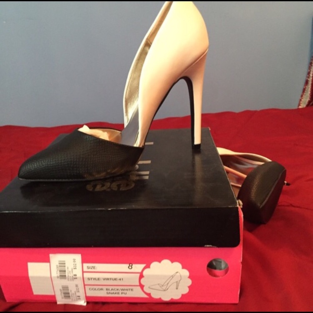 NWT Black toe white body heels size 8