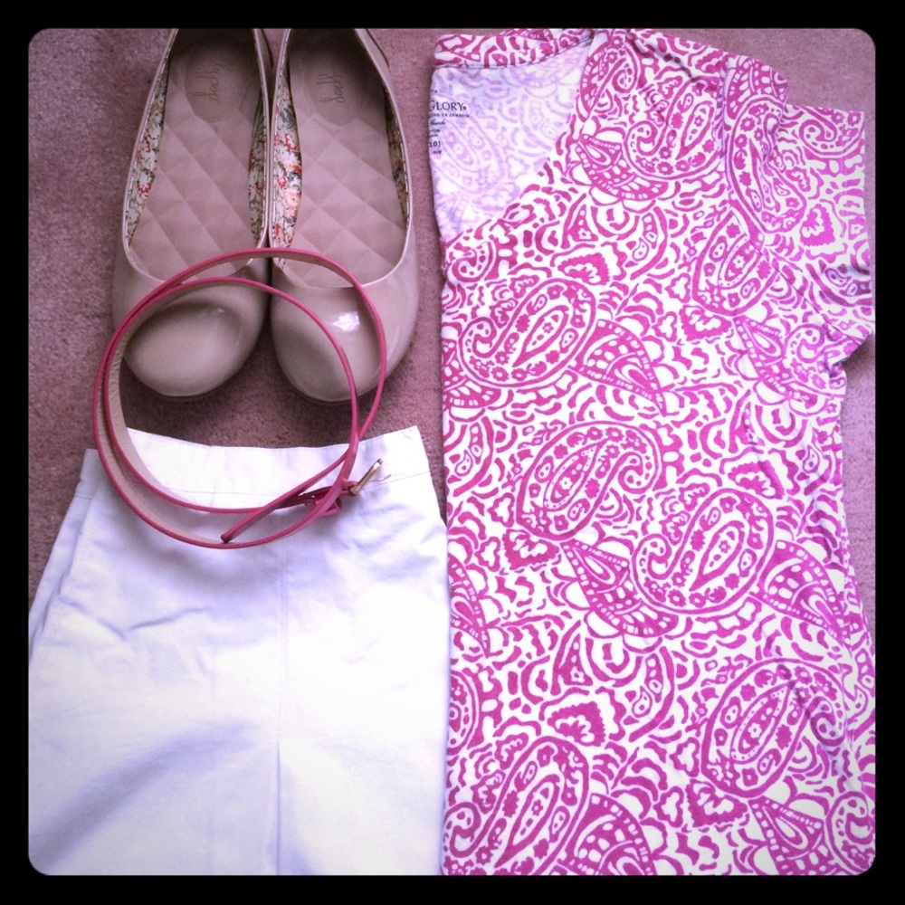 Pink paisley v-neck tee shirt