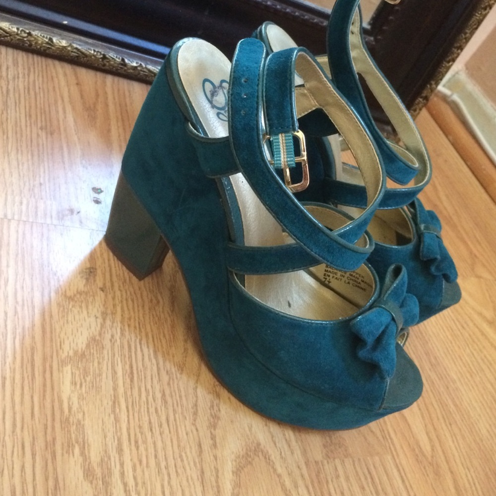 Green shoes