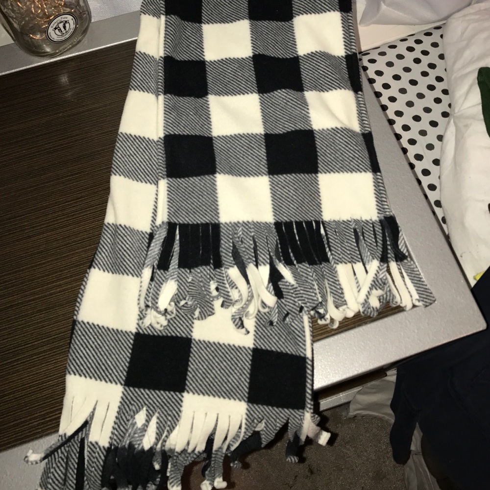 Plaid fleece scarf