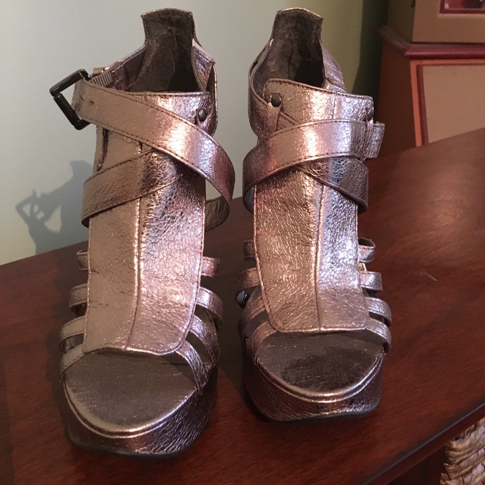 Metallic silver platform heels - Picture 2 of 3