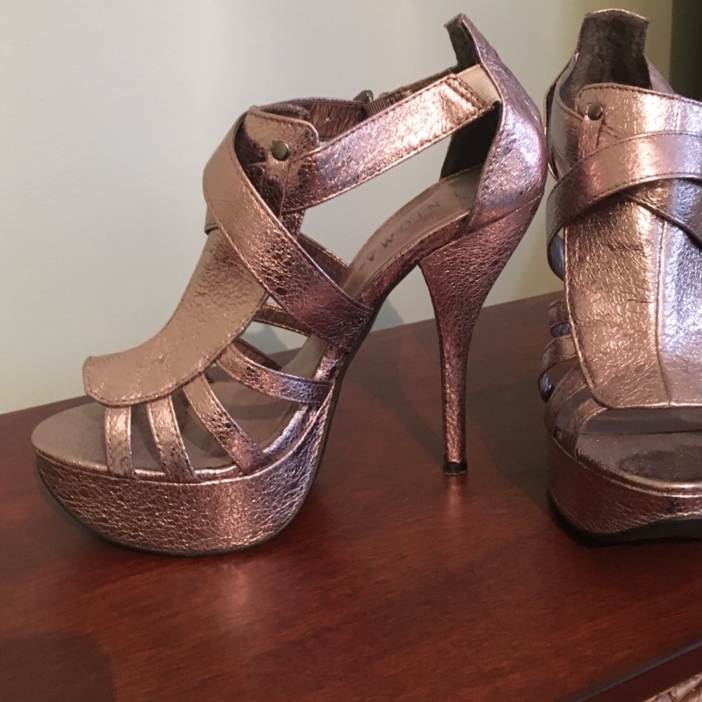 Metallic silver platform heels - Picture 3 of 3