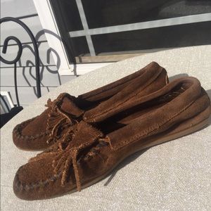 Minnetonka Kilty Fringed Loafer Moccasins, 6.5