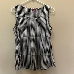 Very cute dressy houndstooth top