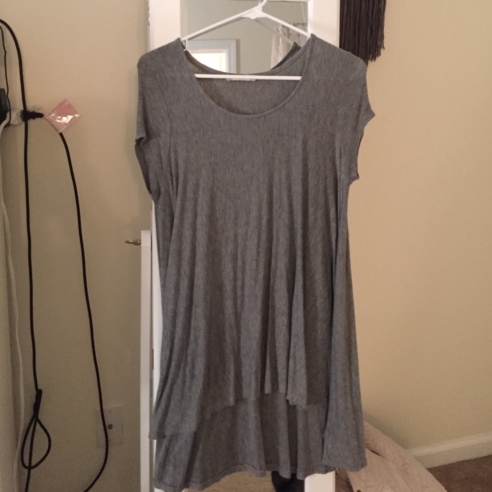 Long high low grey shirt