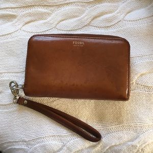 Fossil wristlet wallet