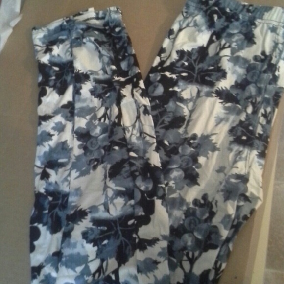 Last 1! Blue floral soft leggings - Picture 2 of 3