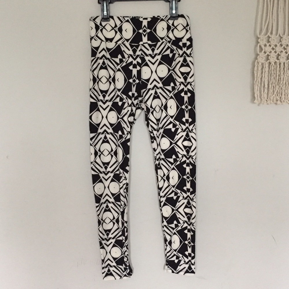 Brand New LuLaRoe OS Leggings- black and off white