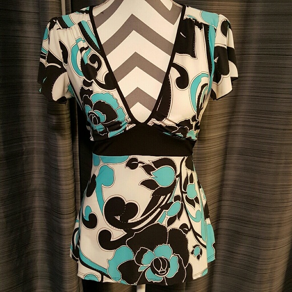 Tempted Tops - Tempted V-Neck Floral Top