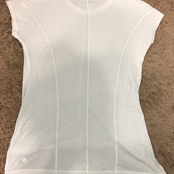 🎉 SALE🎉 Lululemon White Shirt size 6 - Picture 1 of 7