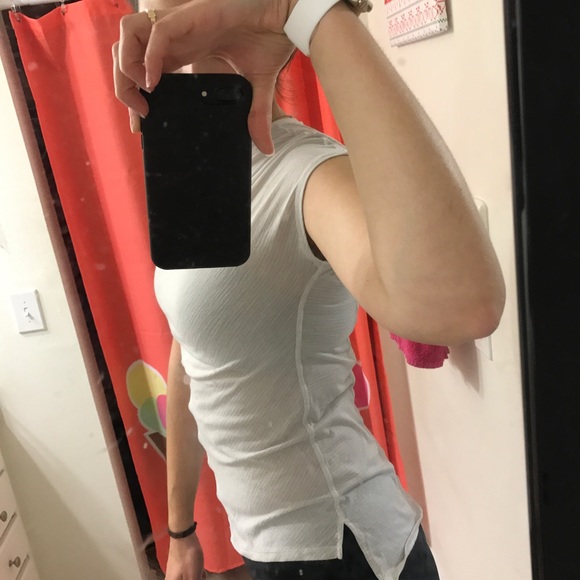 🎉 SALE🎉 Lululemon White Shirt size 6 - Picture 7 of 7