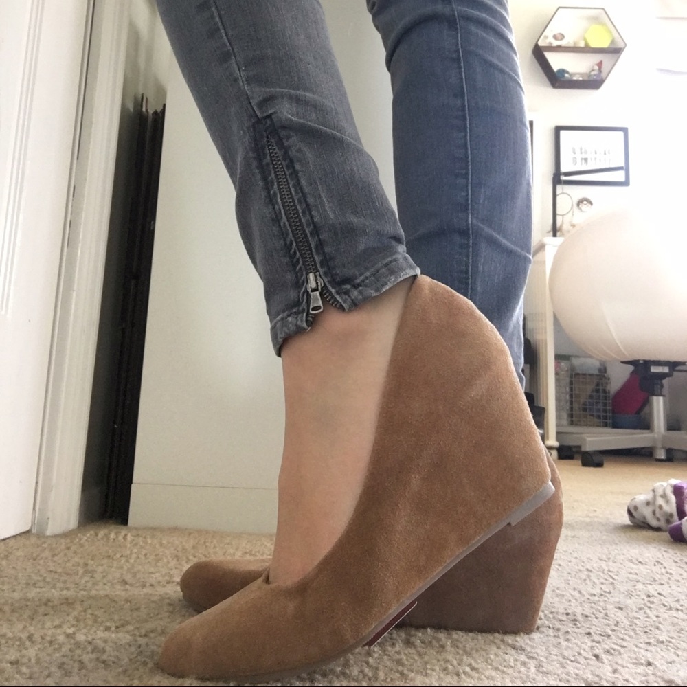 NWT Tan Suede Wedges