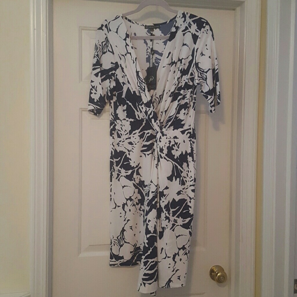 SOLD !! NWT Adrianna Papell M dress