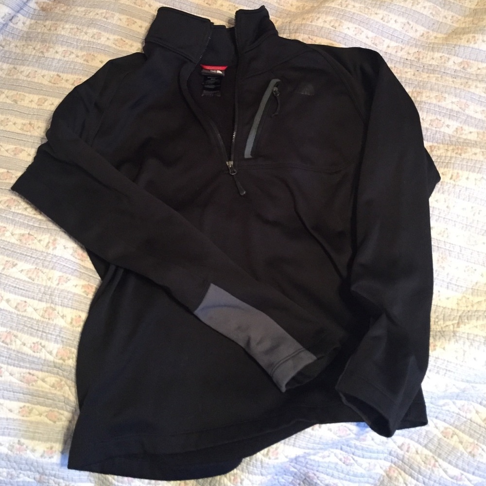 Black North Face half zip pullover