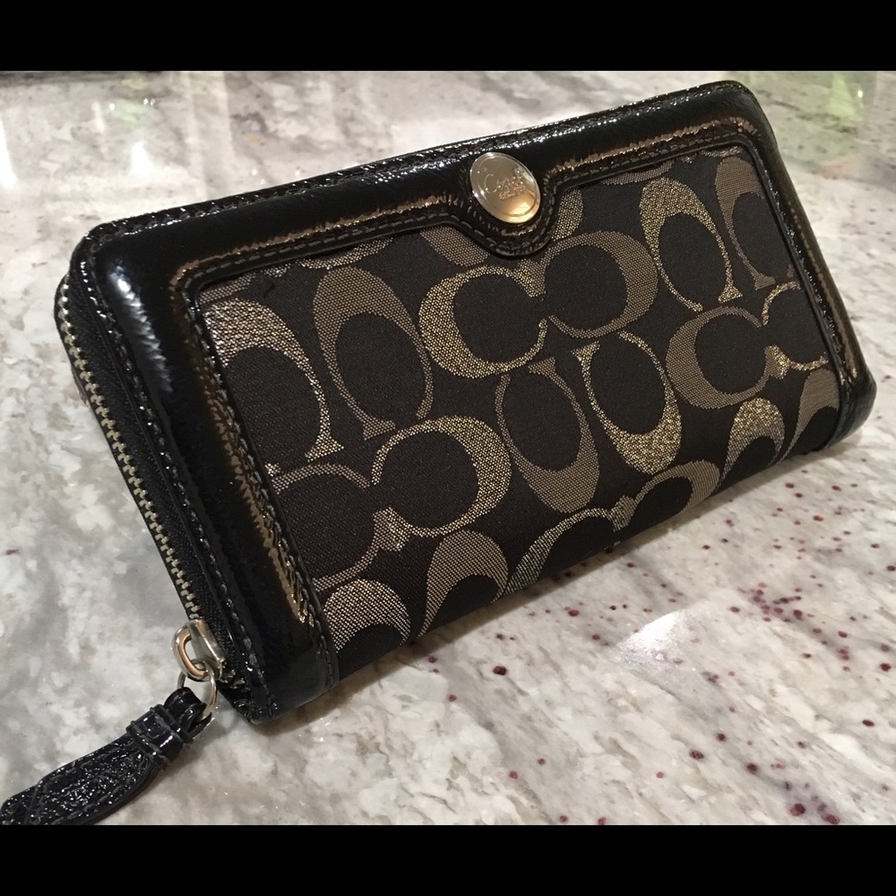 Price Drop⬇️AUTHENTIC Coach Wallet! 🎀