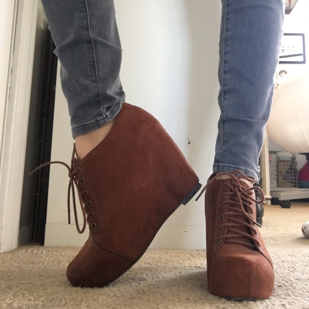 Brown wedge booty